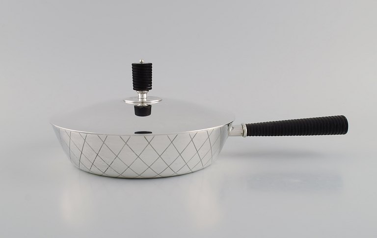 Sigvard Bernadotte for Georg Jensen. Rare casserole in sterling silver with 
handle and lid knob in ebony. Model number 909C.
