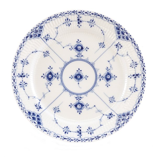 Royal Copenhagen blue fluted half lace plate #577. D: 25cm