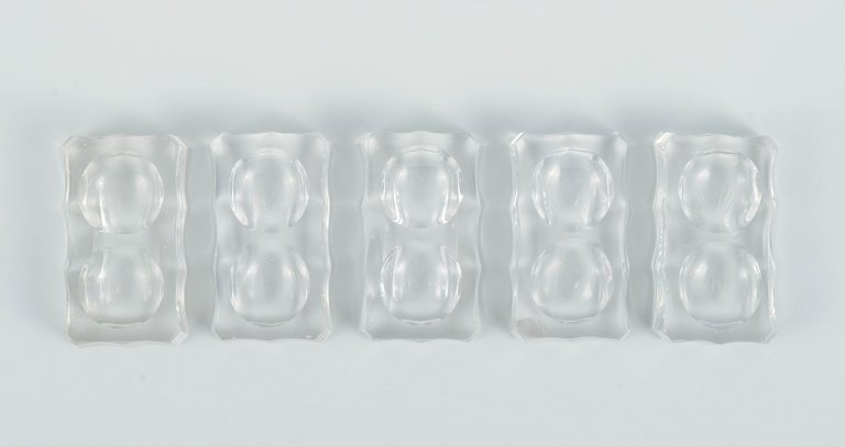 Baccarat, Frankrig. Fem Art Deco dobbelte saltkar, facetslebet krystalglas.