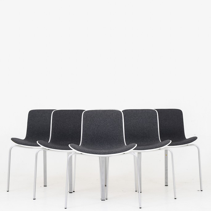 Poul Kjærholm / Fritz Hansen
PK 8 - Set of 6 dining chairs front upholstered in grey wool.
1 set in stock
Good, used condition
