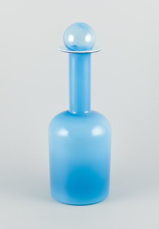 Otto Brauer for Holmegaard. Vase/bottle in turquoise mouth-blown art glass with 
light blue ball.