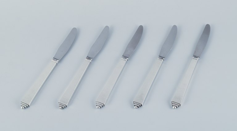 Georg Jensen Pyramid, a set of five long-handled lunch knives in sterling silver 
and stainless steel.