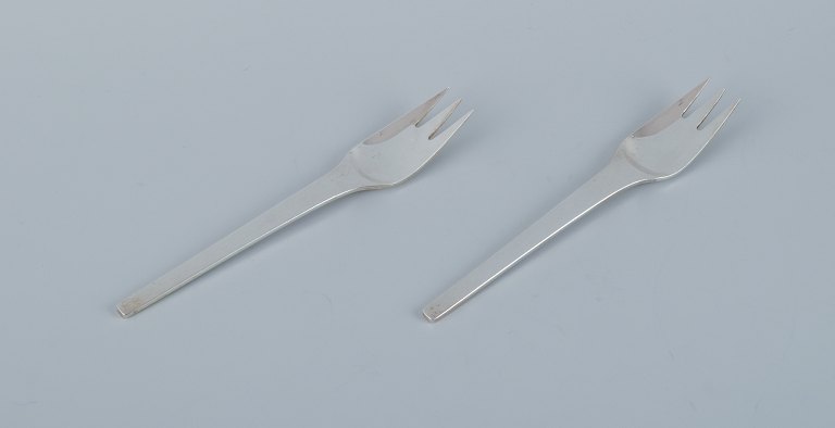 Georg Jensen, Caravel, two salad forks in sterling silver. Modernist and sleek 
design.