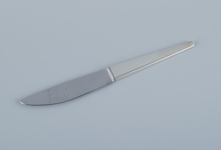 Georg Jensen, Caravel, en middagskniv i sterlingsølv og blad i rustfrit stål.