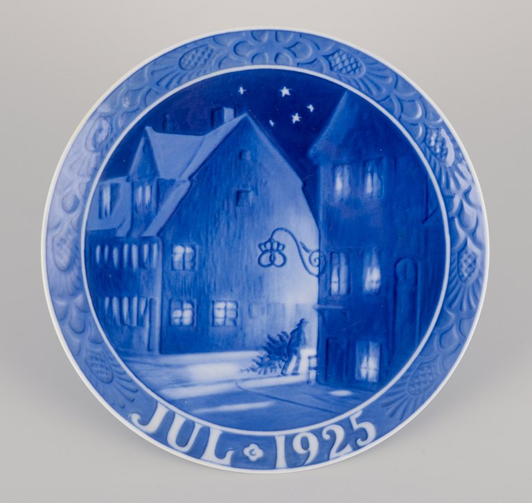 Royal Copenhagen Christmas Plate from 1925.