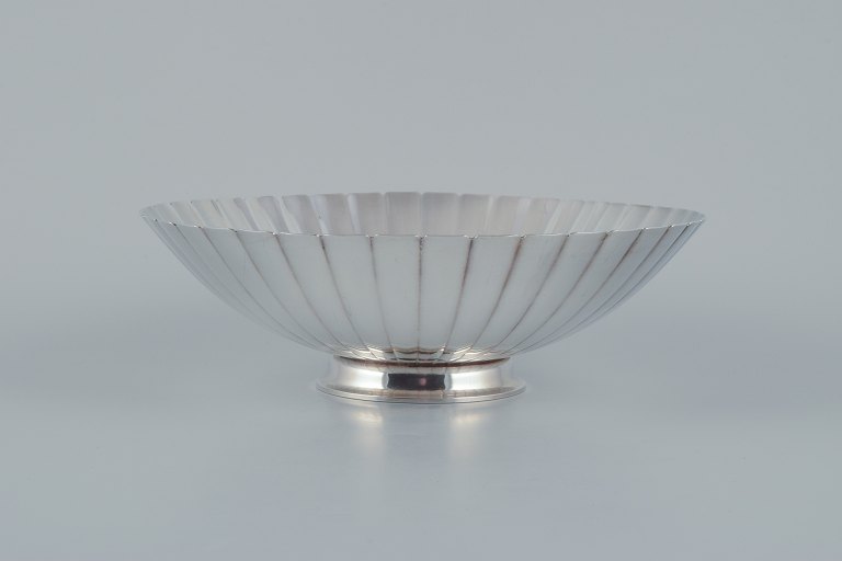 Sigvard Bernadotte for Georg Jensen. Large strawberry bowl in sterling silver.