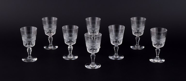Et sæt på otte mundblæste franske portvinsglas i krystalglas.