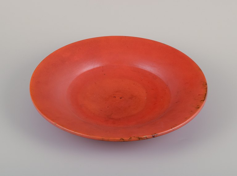 Svend Hammershøi (1873-1948) for Kähler. Large round low bowl in uranium glaze.