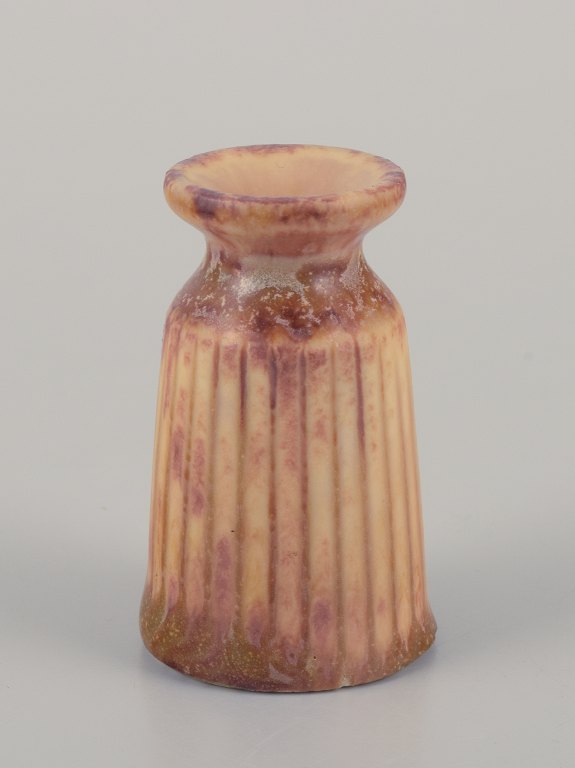 Carl Harry Stålhane for Rörstrand, Sverige.
Miniature keramikvase.