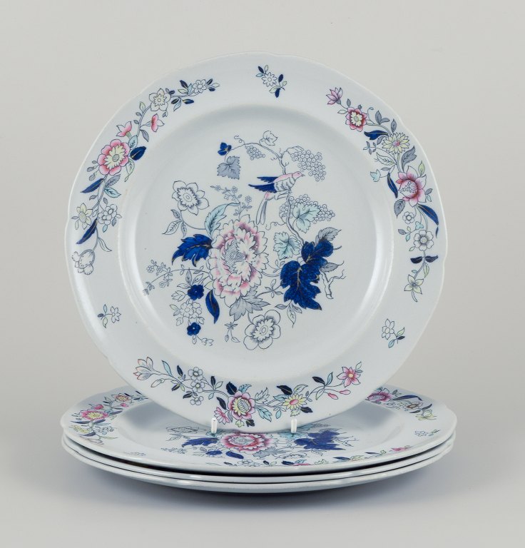 Copeland/Spode, England. 
Fire middagstallerkner i fajance.