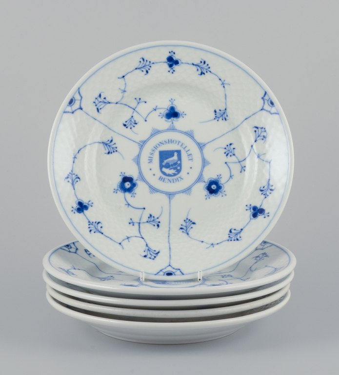 Bing & Grøndahl, Denmark.
A set of five small Blue Fluted lunch plates in hotel/restaurant porcelain.