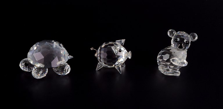 Swarovski, Austria.
Three miniature figurines in faceted cut crystal glass.