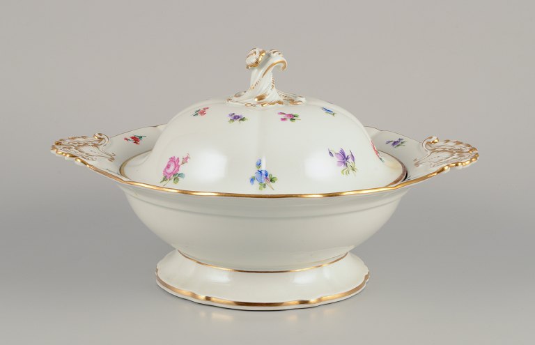 Meissen, Germany, large round tureen with lid.
