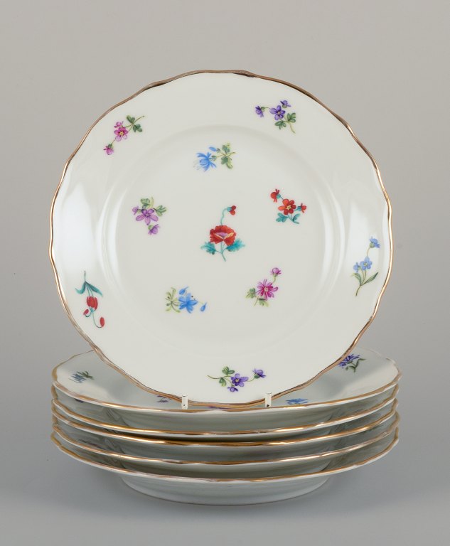 Silesia, Germany.
Six small porcelain lunch plates.