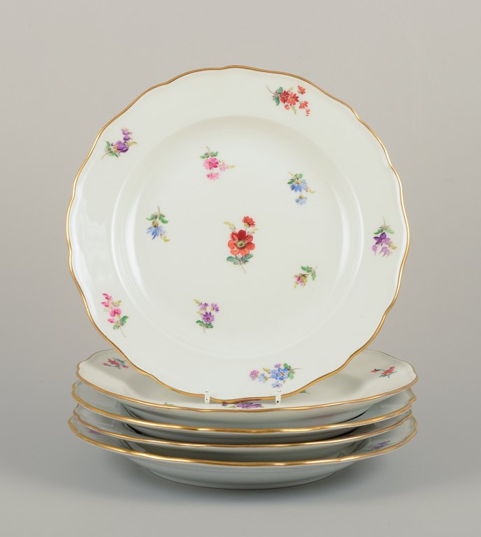 Meissen, Germany.
Five dinner plates in porcelain.