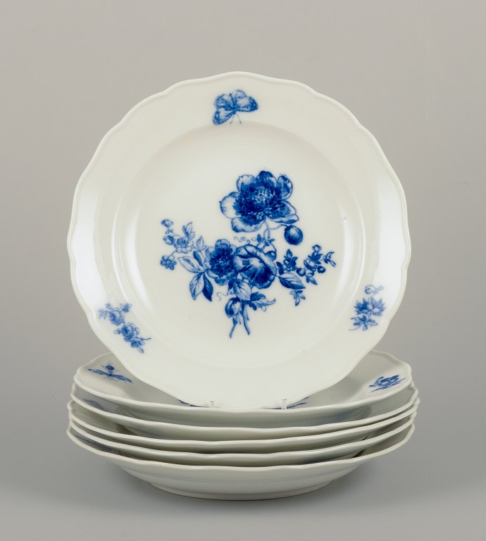 Meissen, Germany.
Six dinner plates in porcelain.