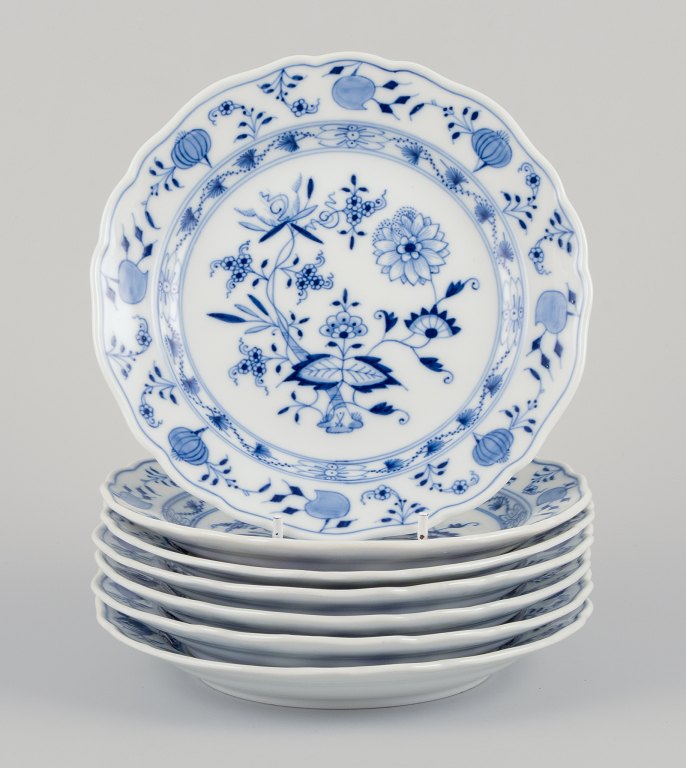 Meissen, Germany. Blue Onion pattern. A set of seven plates.