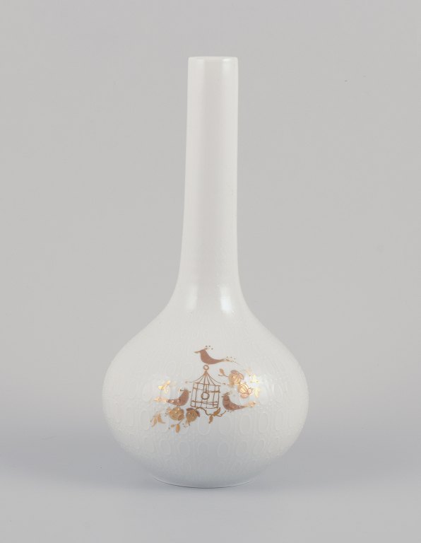 Bjørn Wiinblad for Rosenthal.
Narrow-necked vase in porcelain.