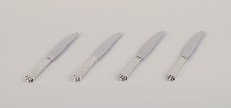 Georg Jensen Pyramid.
Four short-handled lunch knives in sterling silver.