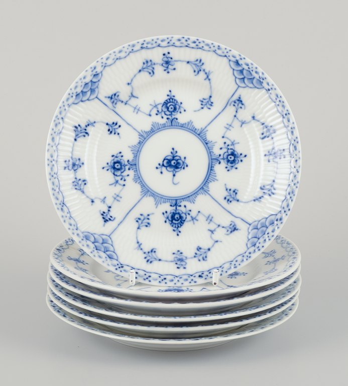 Royal Copenhagen Musselmalet Halvblonde, seks kagetallerkener i håndmalet 
porcelæn.