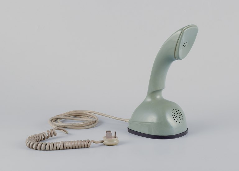 Ericsson Cobra / Ericofon, analog telephone in green plastic.