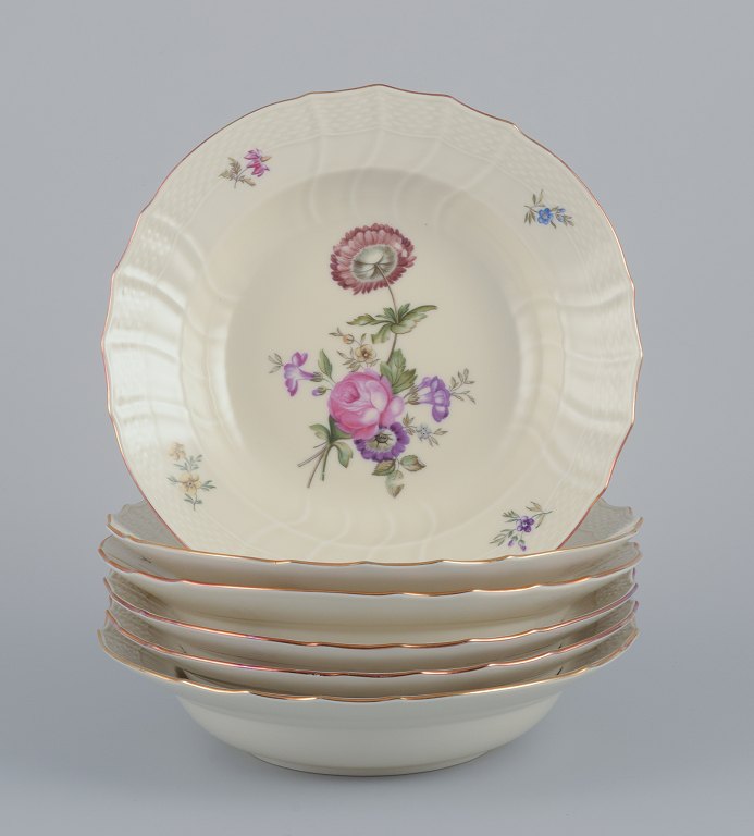 Royal Copenhagen ”Frijsenborg”. Seks dybe tallerkener i håndmalet porcelæn.