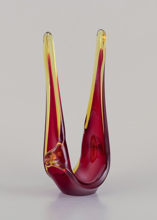 Flavio Poli/Seguso, Murano.
Skål i gult og rødt kunstglas.