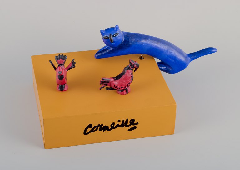 Corneille, Cobrakunstner. Skulpturelt vinsæt af træ og resin.