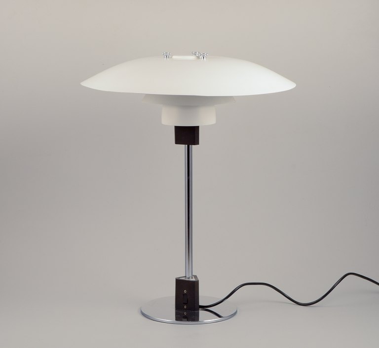Poul Henningsen for Louis Poulsen, 4/3 table lamp with white metal shades.