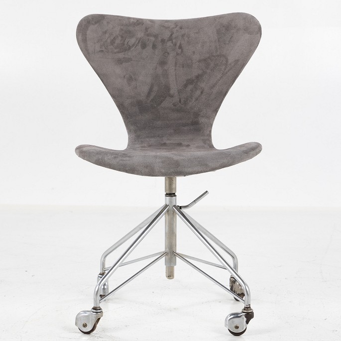 Arne Jacobsen / Fritz Hansen
AJ 3117 - Nybetrukket 