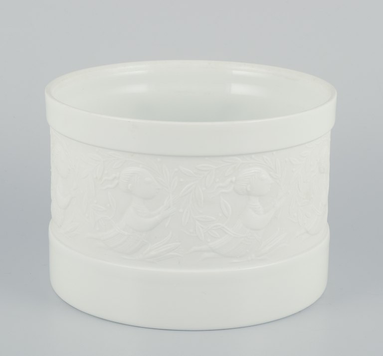 Bjørn Wiinblad for Rosenthal. Studio Line. 
Flower pot jar in white porcelain.