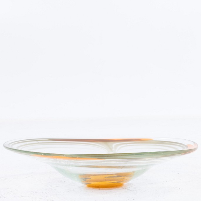 Finn Lynggaard
Glass bowl with pattern in orange and green colours. Signed 1977.
1 pc. in stock
Good, used condition
