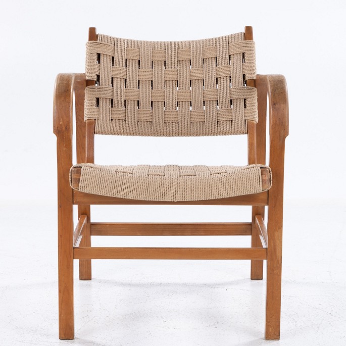 Magnus Stephensen / Fritz Hansen
Armchair in bent elm wood with paper twine.
1 pc. in stock
