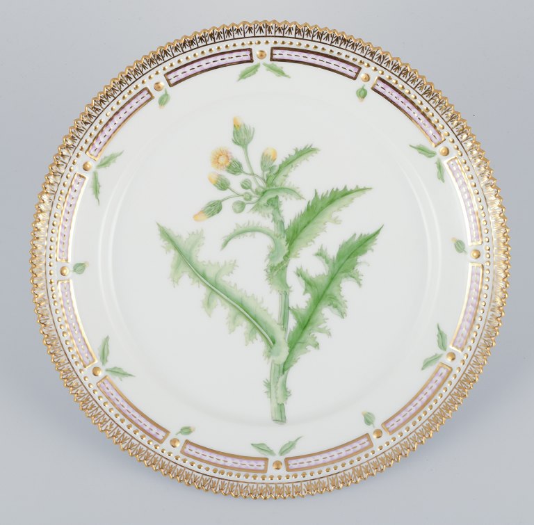 Royal Copenhagen Flora Danica frokosttallerken i håndmalet porcelæn.