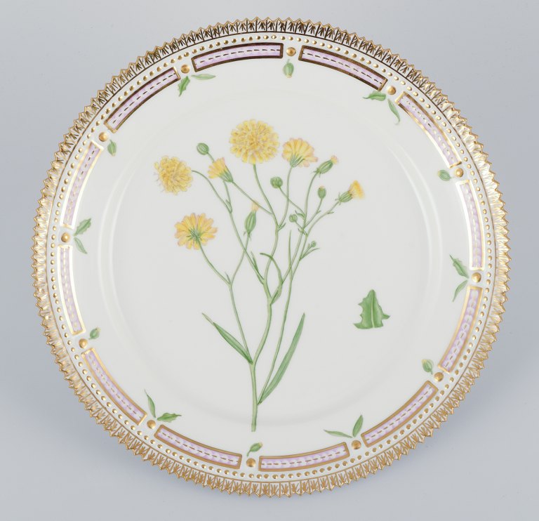 Royal Copenhagen Flora Danica frokosttallerken i håndmalet porcelæn.