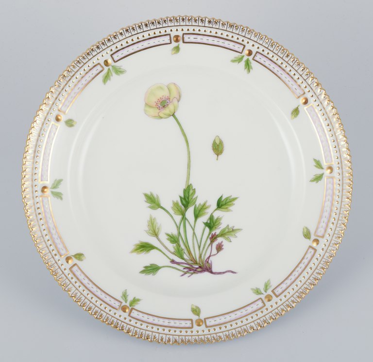 Royal Copenhagen Flora Danica frokosttallerken i håndmalet porcelæn.