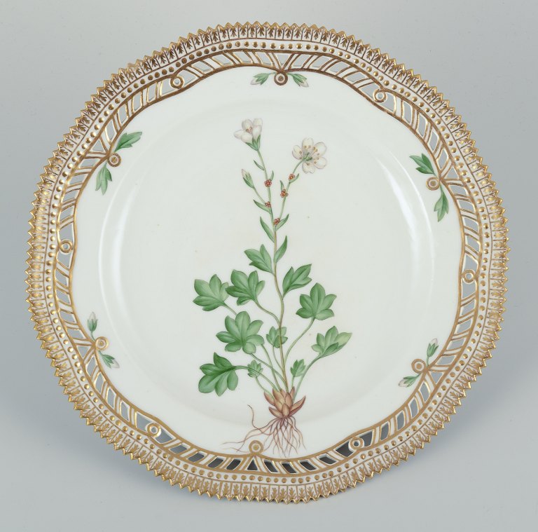 Royal Copenhagen Flora Danica gennembrudt frokosttallerken i håndmalet porcelæn.