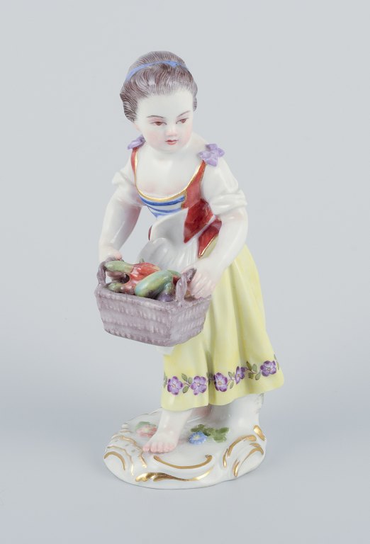 Meissen. Porcelænsfigur af pige med kurv.