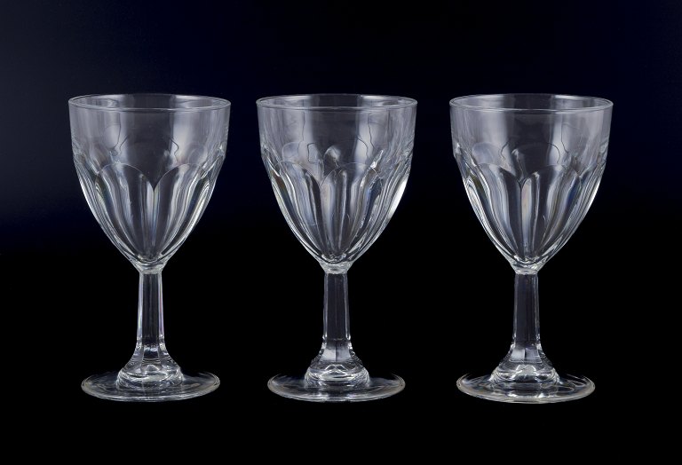 Glimma, Sverige. Tre rødvinsglas i krystal.