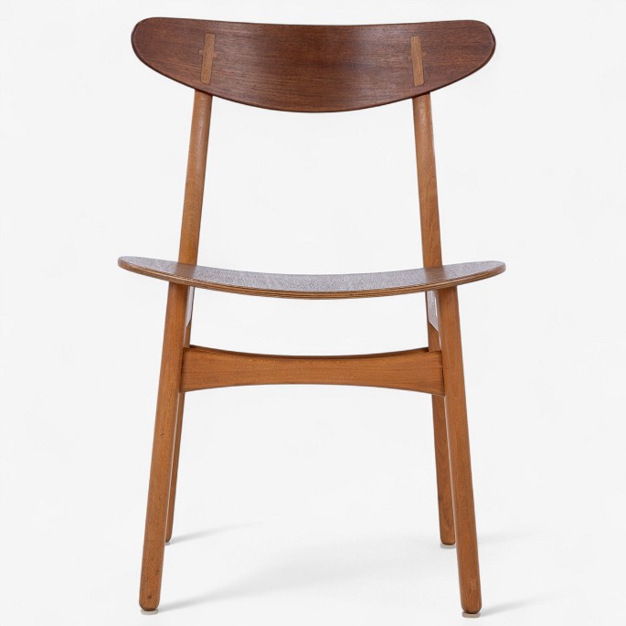 Hans J. Wegner / Carl Hansen & Son.
CH 30 - Dining chair with frame in patinated beech and headboard in teak.
1 pc. in stock

