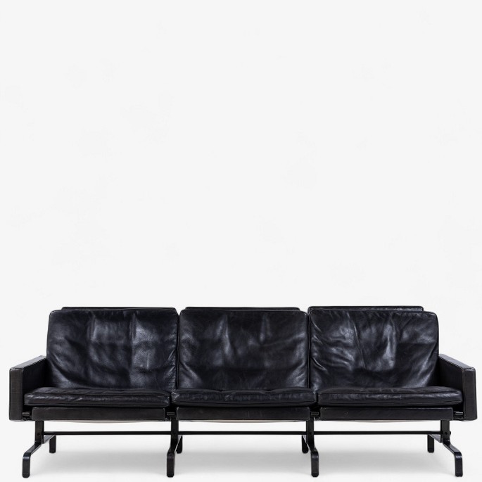 Poul Kjærholm / E. Kold Christensen
PK 31/3 - 3-seater sofa in patinated black leather and frame in black oxidized 
steel. Stamped by the manufacturer.
1 pc. in stock
