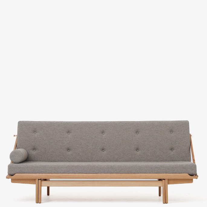 Poul Volther / Klassik Studio.
Volther Daybed with frame in oiled oak and cushion in 