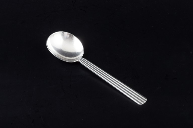 Georg Jensen, Bernadotte
Bouillonske i sterling sølv i
