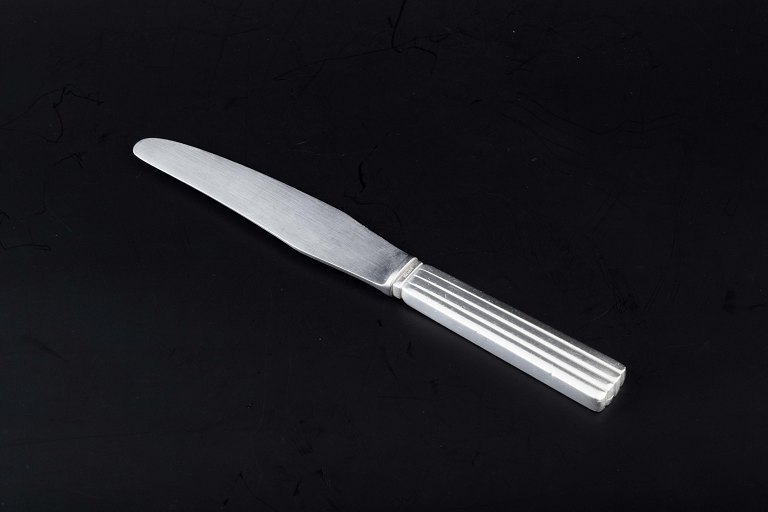 Georg Jensen, Bernadotte
Frokostkniv i sterling sølv med blad i rustfrit stål