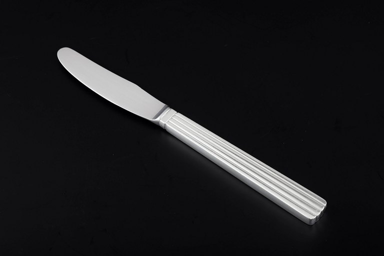 Georg Jensen, Bernadotte
Frokostkniv i sterling sølv og rustfrit stål