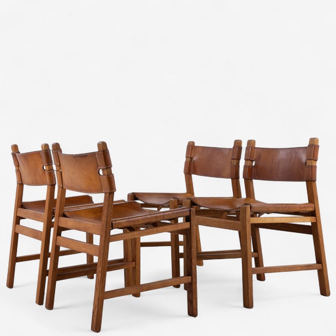 Danish Cabinetmaker.
Hunting chairs - Set of 4 in patinated full grain leather and oak.
1 set in stock
