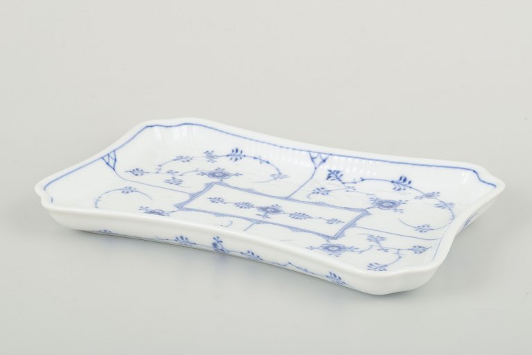 Royal Copenhagen
Rektangulær bakke i musselmalet “Riflet”.
