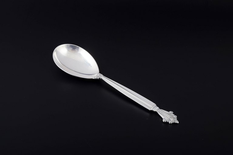 Georg Jensen
Marmeladeske i mønsteret “Dronning”.
Sterling sølv.
