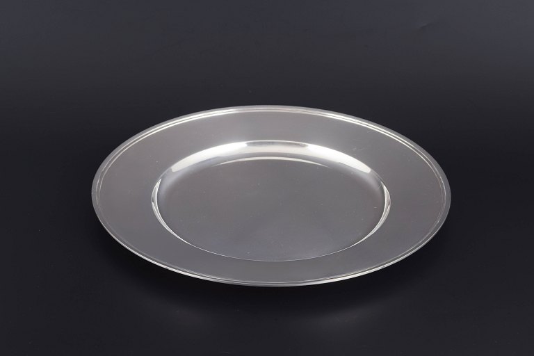 Evald Nielsen
Dækketallerken af tretårnet sølv, 1939.