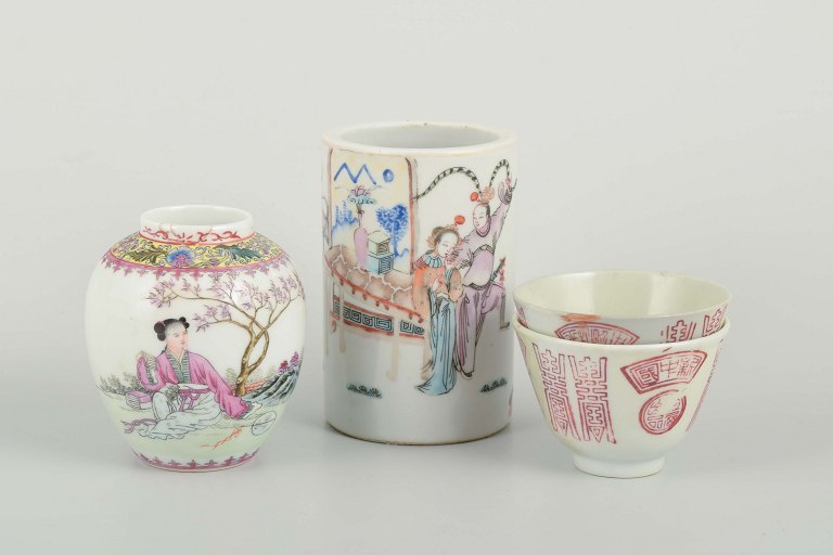 Kina, 4 dele
To tekopper og to vaser, 20. årh.